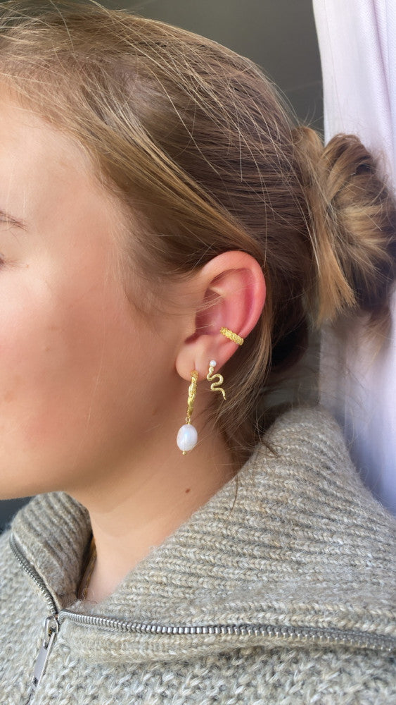 Banked earcuff