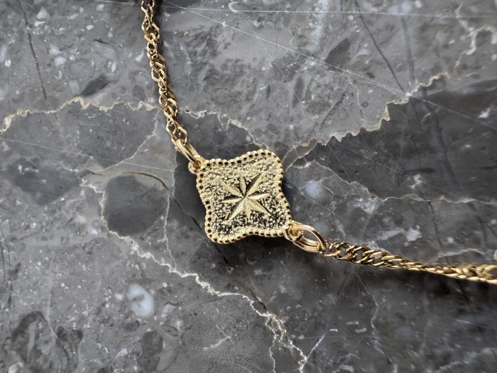 Clové bracelet