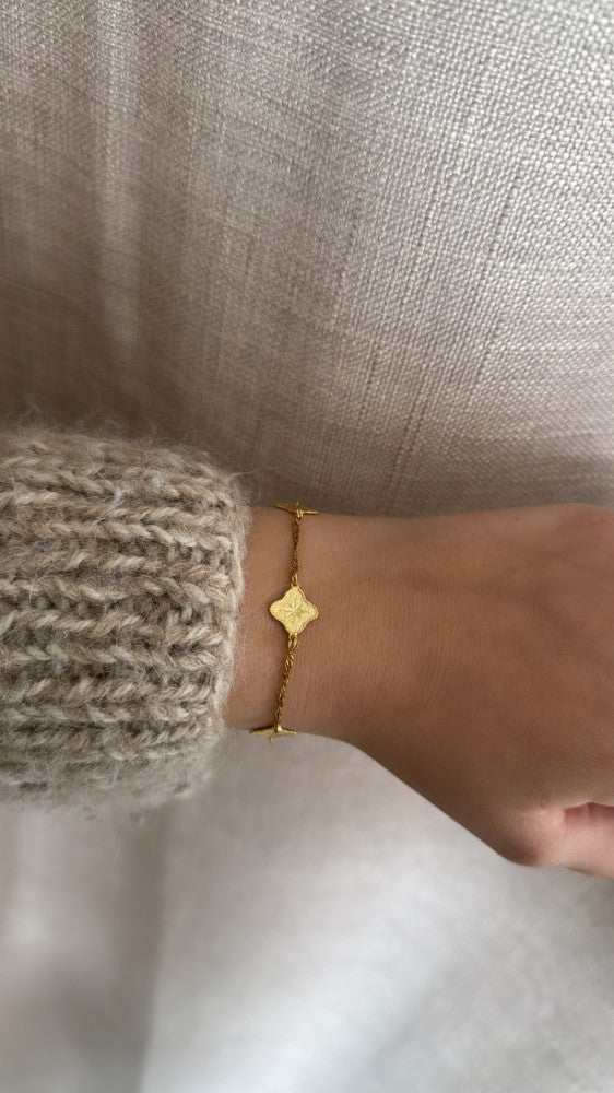 Clové bracelet
