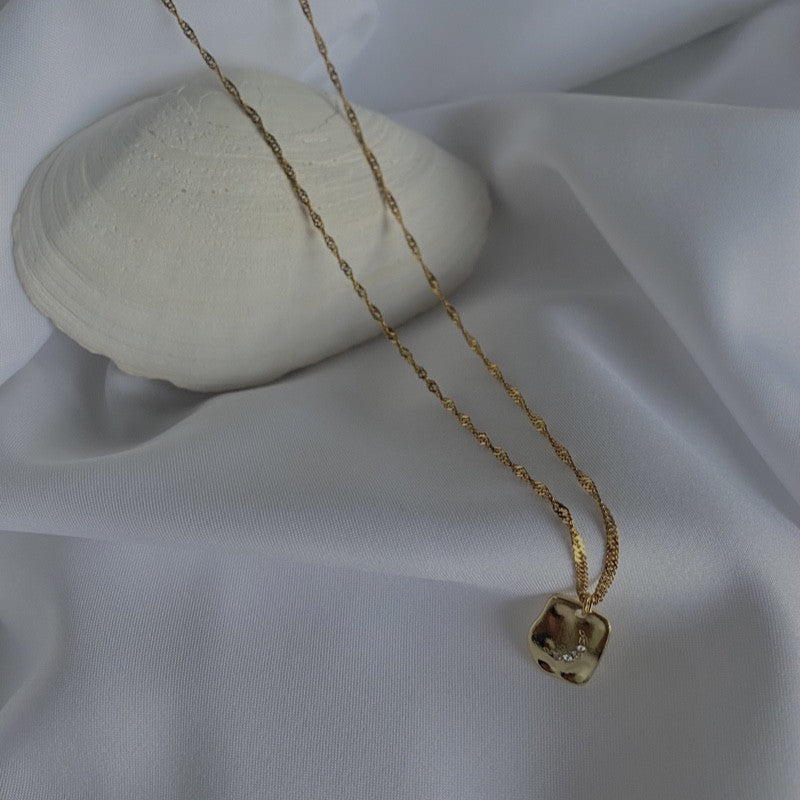 Mighty necklace