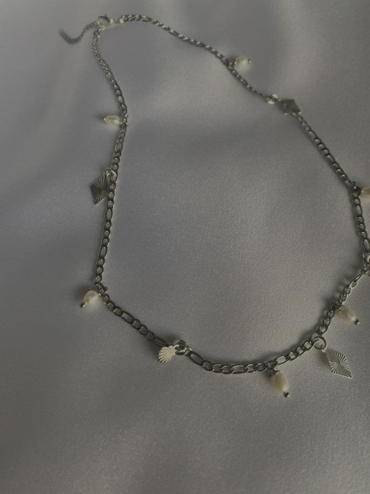 Availa necklace