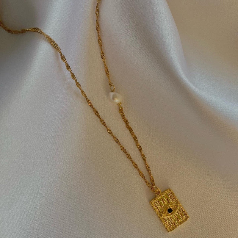 All eyes on me necklace