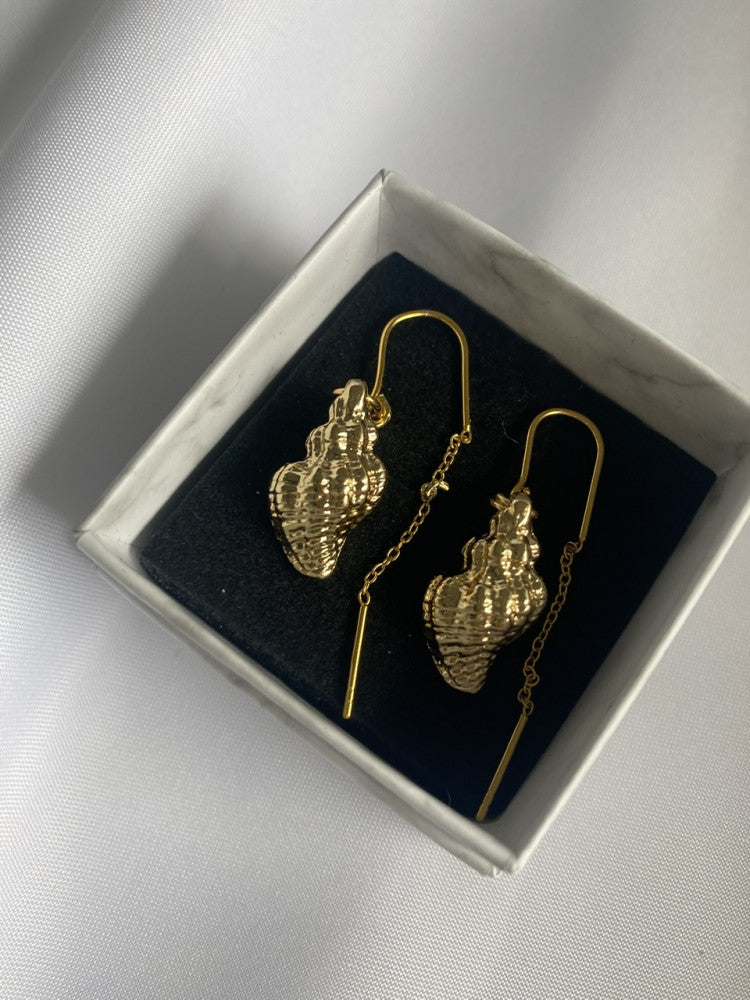 Golden shell earrings