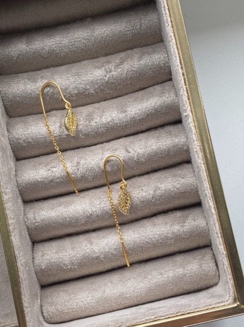 Shiny leaves earrings